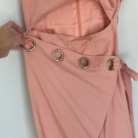 Linen burnt orange dress with a cut out midsection - Picture 2 of 4